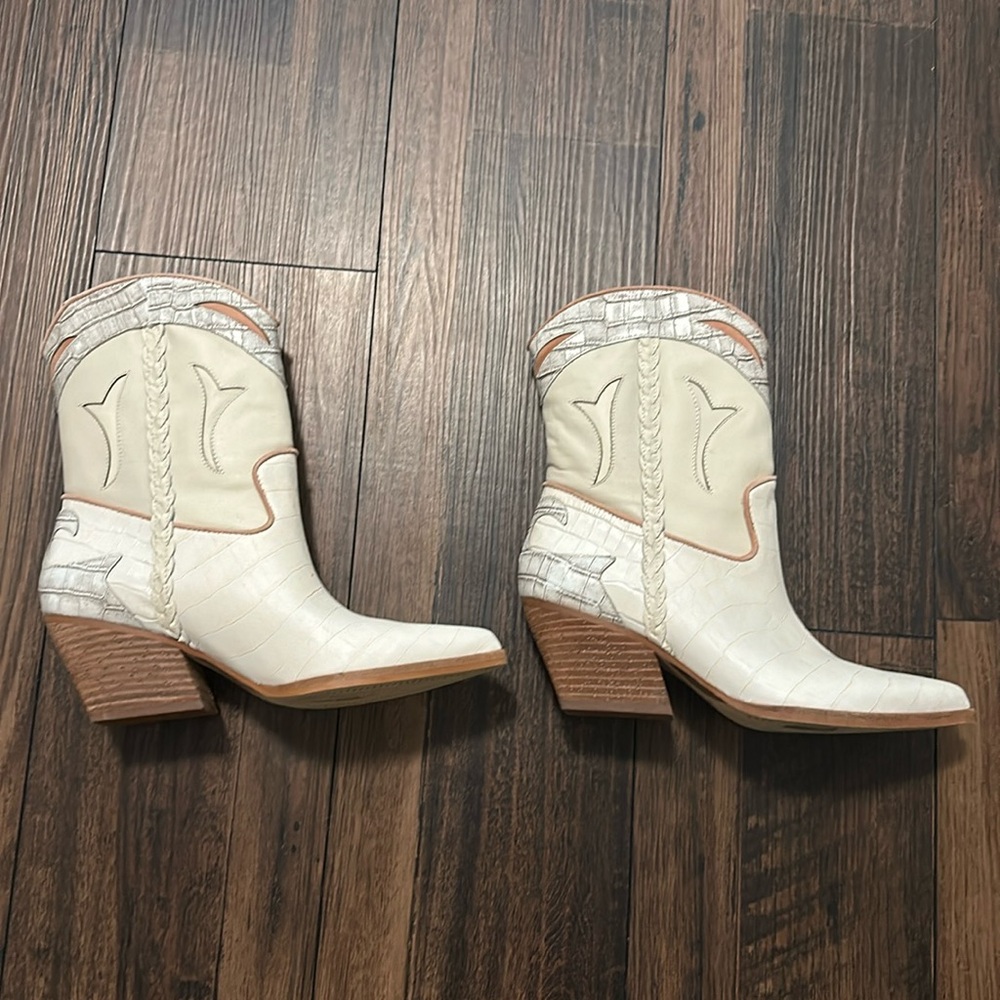 Step out in style with these stunning Dolce Vita- Loral Western Dress Booties!